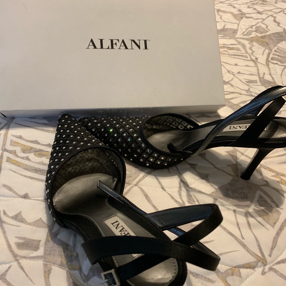 Heels - Picture 2 of 2